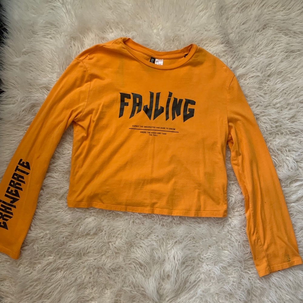 🌜H&M FALLING bell sleeve tee